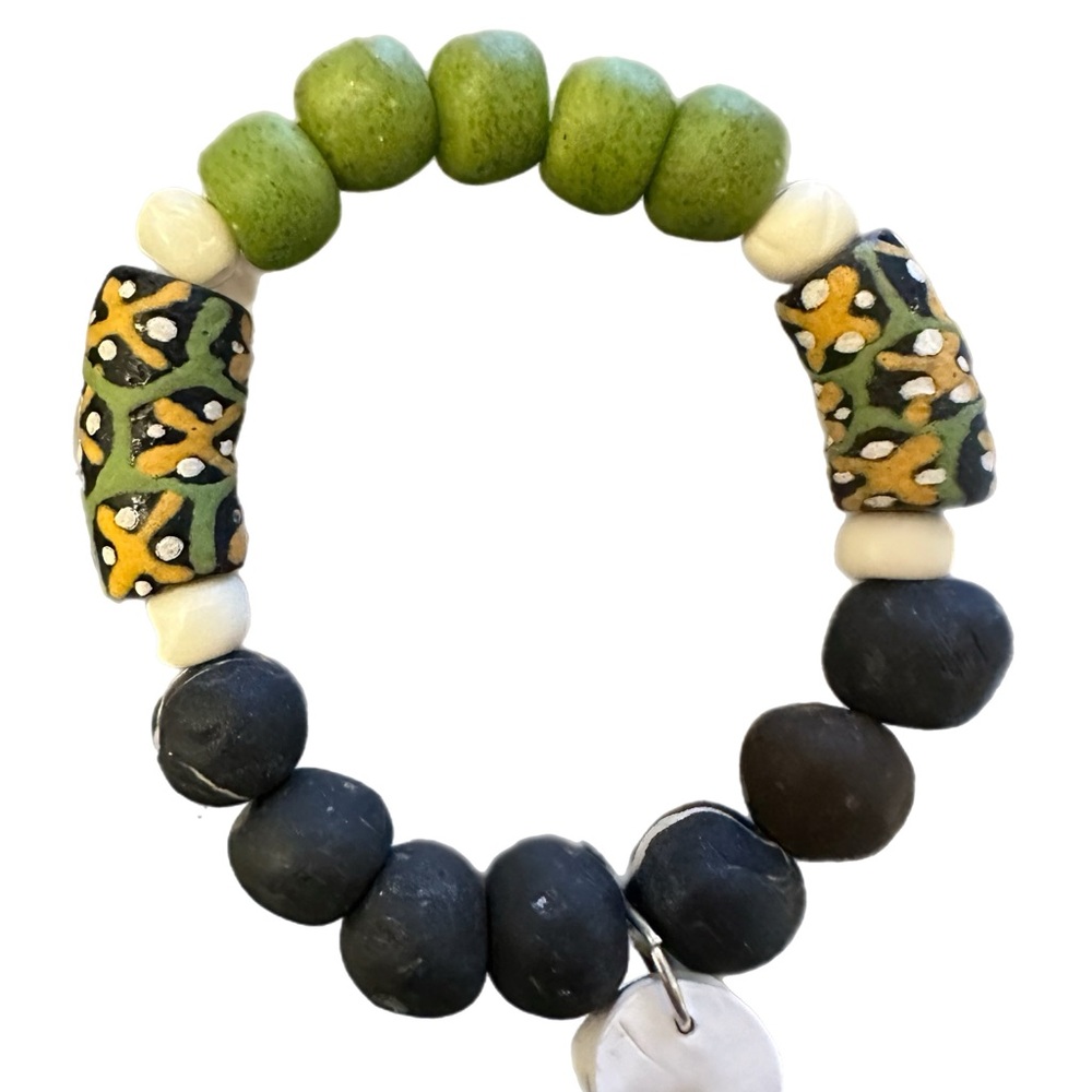 BRAND NEW ✨ Artisan made bracelet using Ghana glass and hand-rolled clay beads.